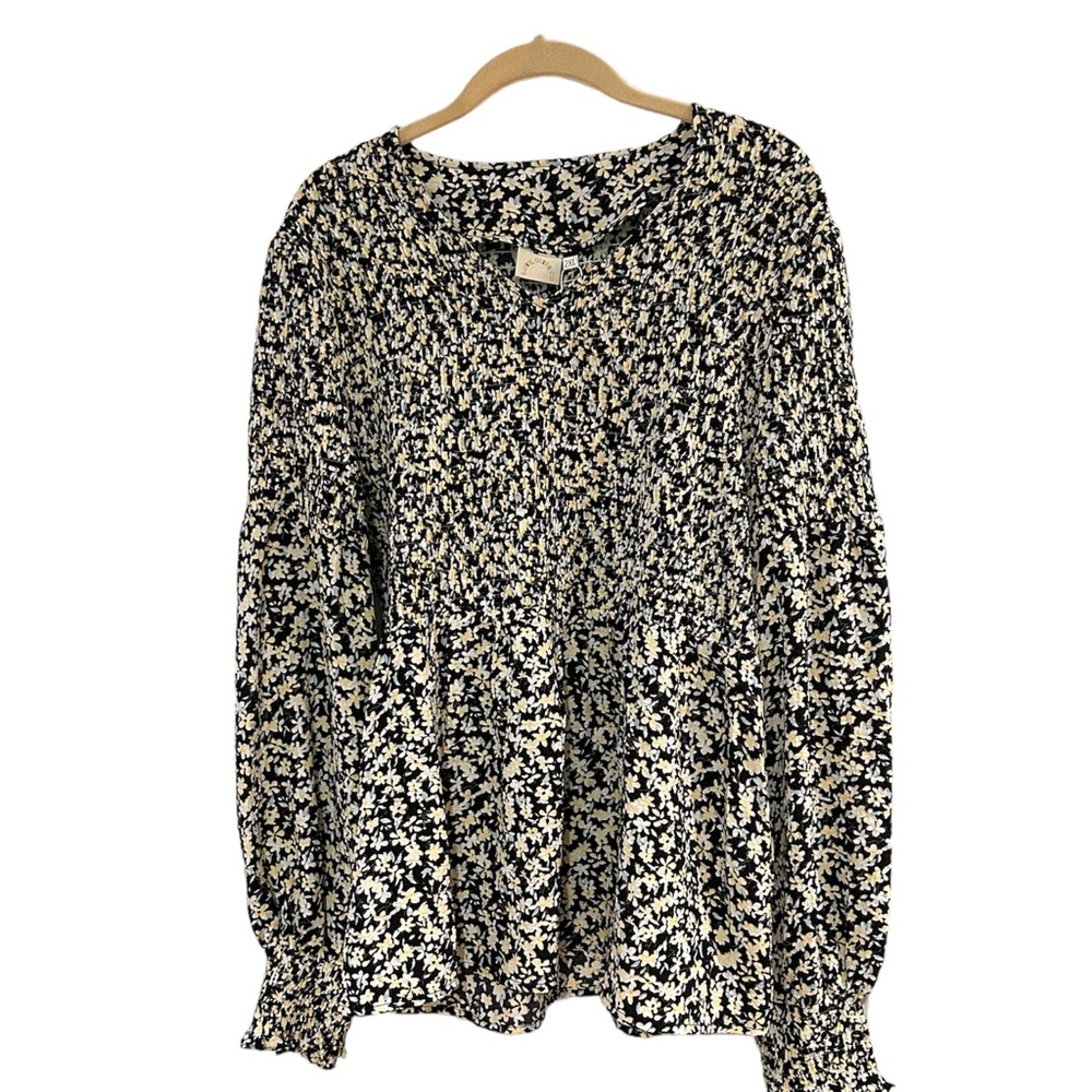 Women’s Love Olive floral blouse blue white shirred bodice 2X